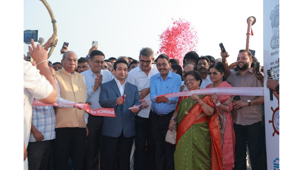 मुख्यमंत्री देवेंद्र फडणवीस आfण मंत्री fनतेश राणे यांच्या नेतृत्वात महाराष्ट्रात जलवाहतूक क्रांती-PNN