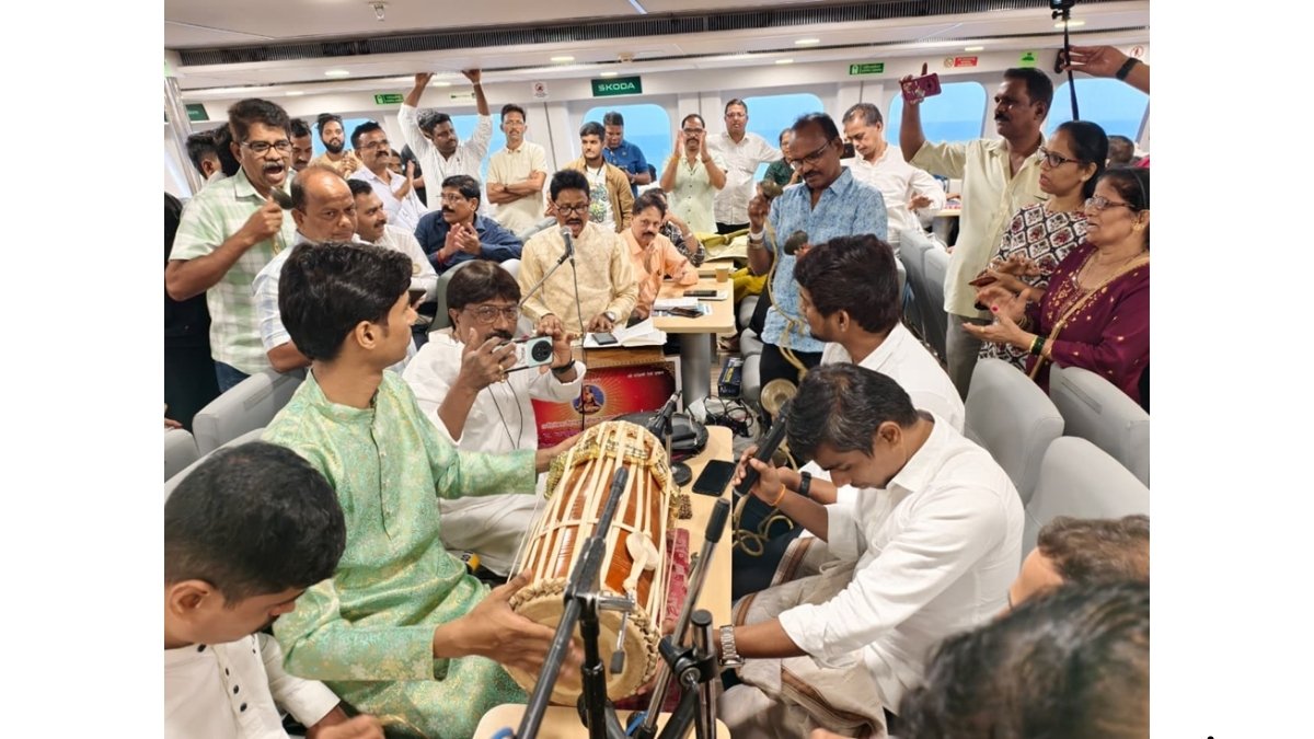 मुख्यमंत्री देवेंद्र फडणवीस आfण मंत्री fनतेश राणे यांच्या नेतृत्वात महाराष्ट्रात जलवाहतूक क्रांती-PNN